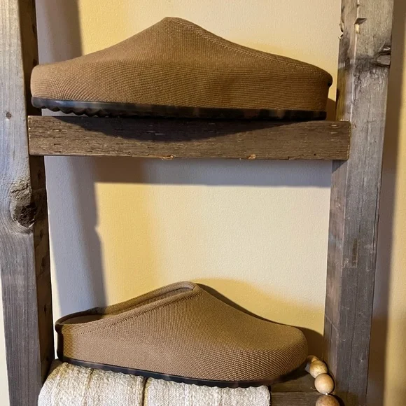 Rothy’s the casual clog in butternut size 11, NWOT - Picture 8 of 13